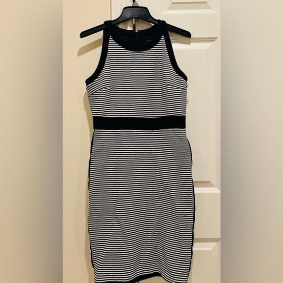 Ann Taylor size 8 white and navy striped dress with stretch.  Great condition! - Picture 3 of 8